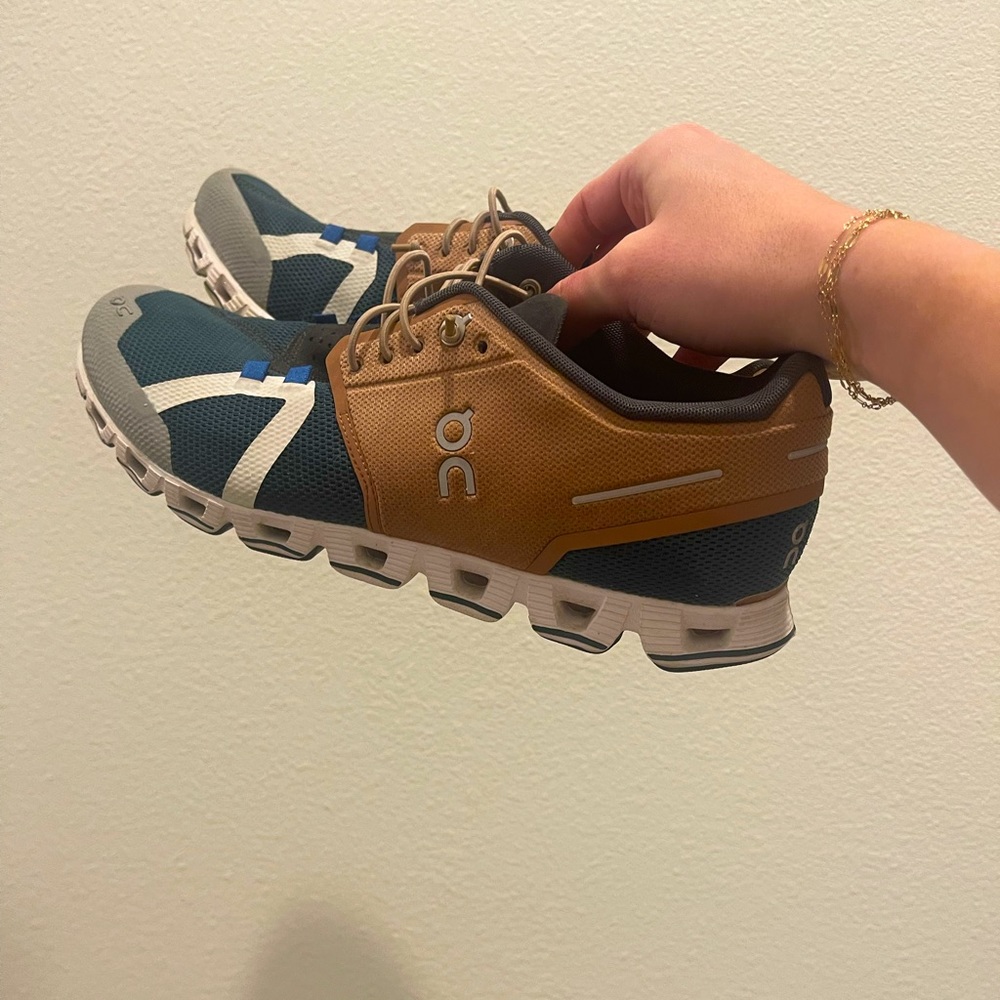 On Cloud running sneaks